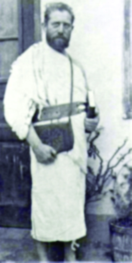 جرمانوس بملابس الإحرام  1934م (قافلة الزيت)