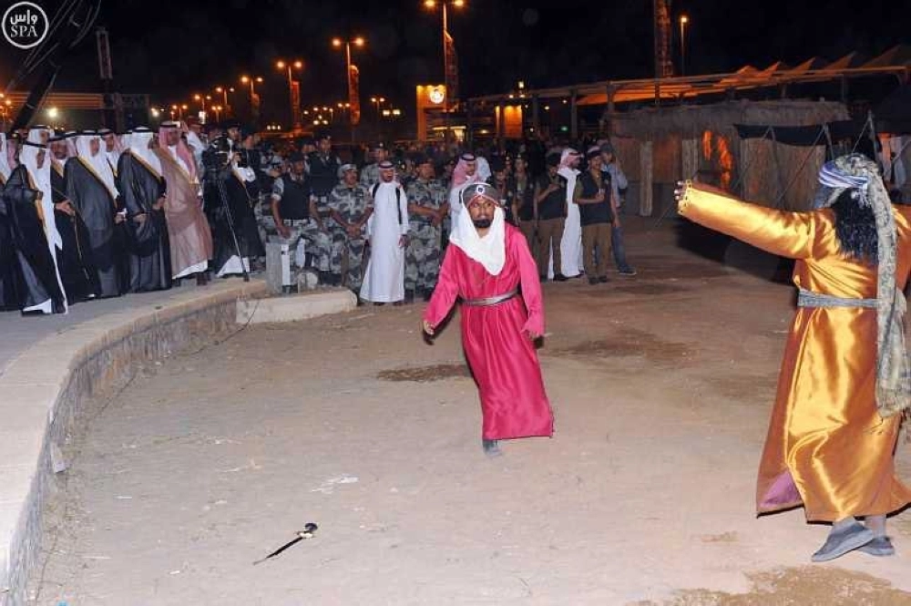 أحد العروض المقامة في السوق (واس)