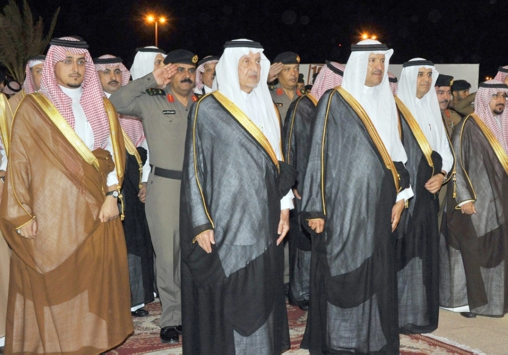 خالد الفيصل لدى وصوله لمقر الحفل     (واس)