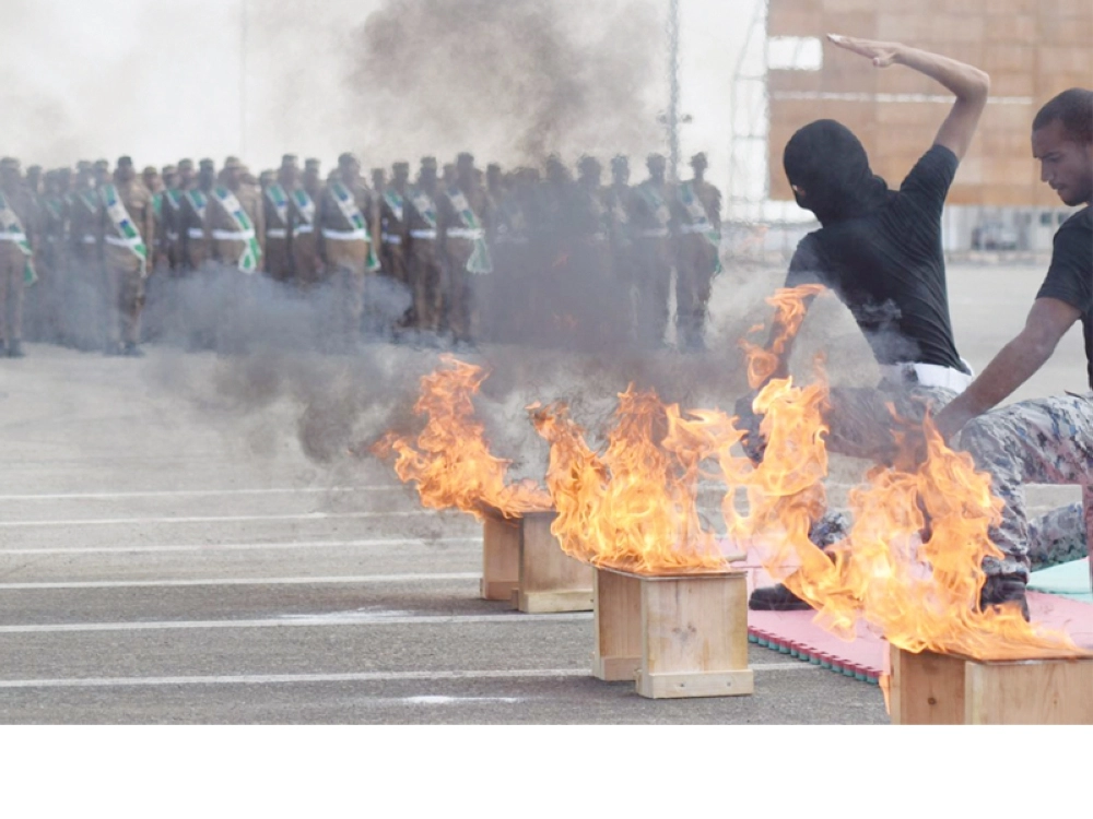 رماة خلال تأديتهم أحد الاستعراضات في حفل التخرج (مكة)