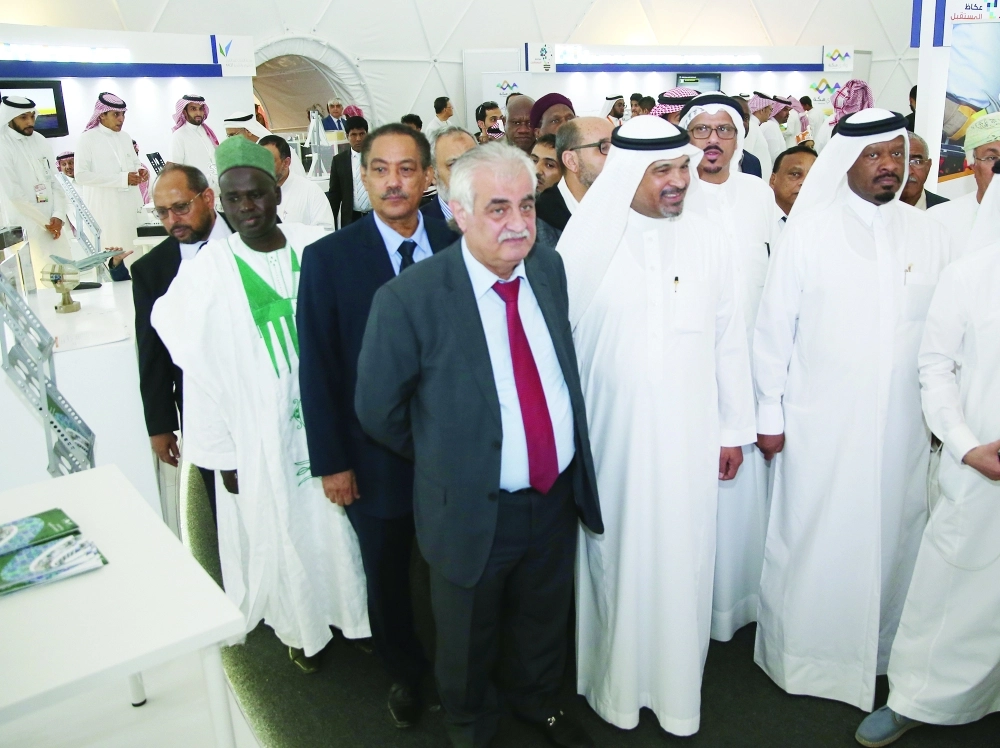 سفراء الدول في زيارتهم لأجنحة السوق