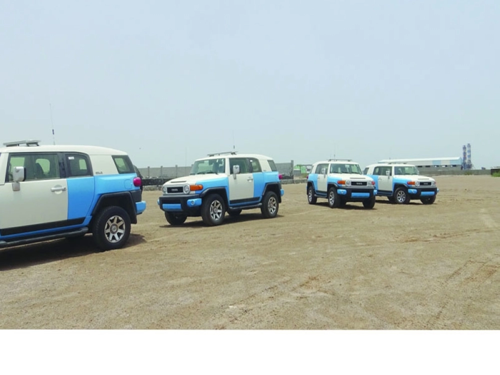 شرطة عدن تتسلم سيارات أمنية مقدمة من التحالف العربي                        (مكة)