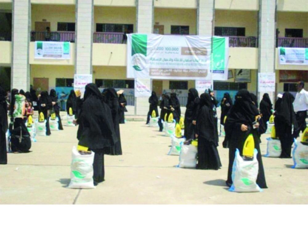 مساعدات غذائية سعودية في تعز                                                           (مكة) 