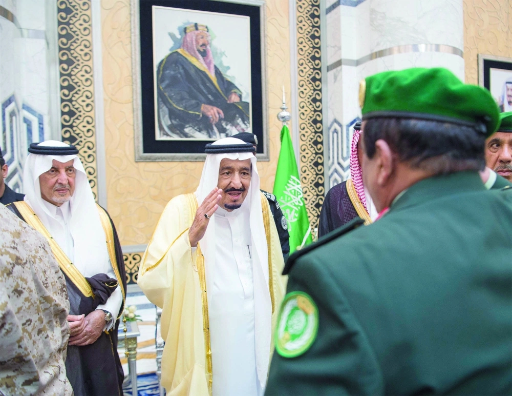 الملك سلمان لدى وصوله جدة أمس         