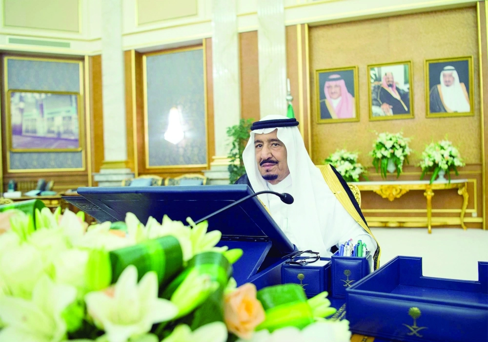 الملك سلمان مترأسا جلسة مجلس الوزراء في جدة (واس)