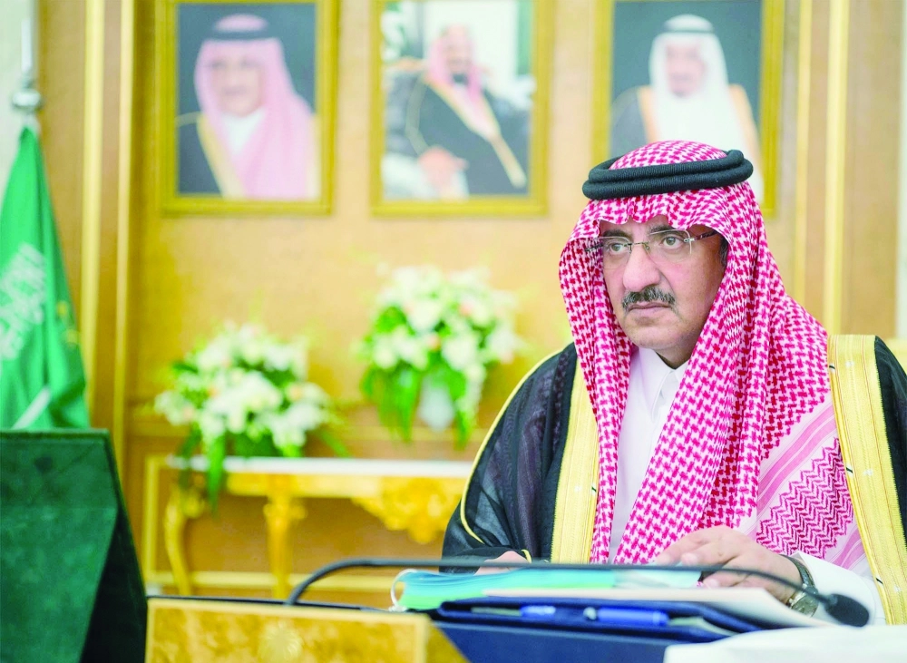 ويبدو الأمير محمد بن نايف خلال الجلسة (واس)