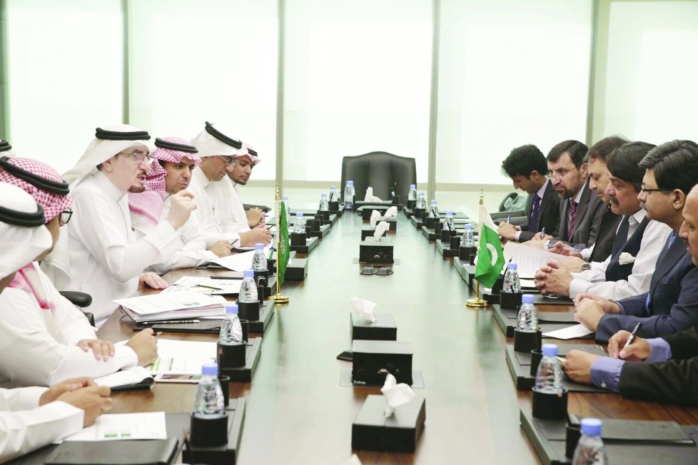 جانب من الاجتماع أمس                                    (مكة)