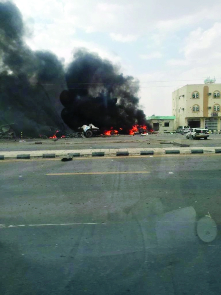 تصاعد دخان من حريق بنجران إثر سقوط مقذوفات حوثية (مكة)