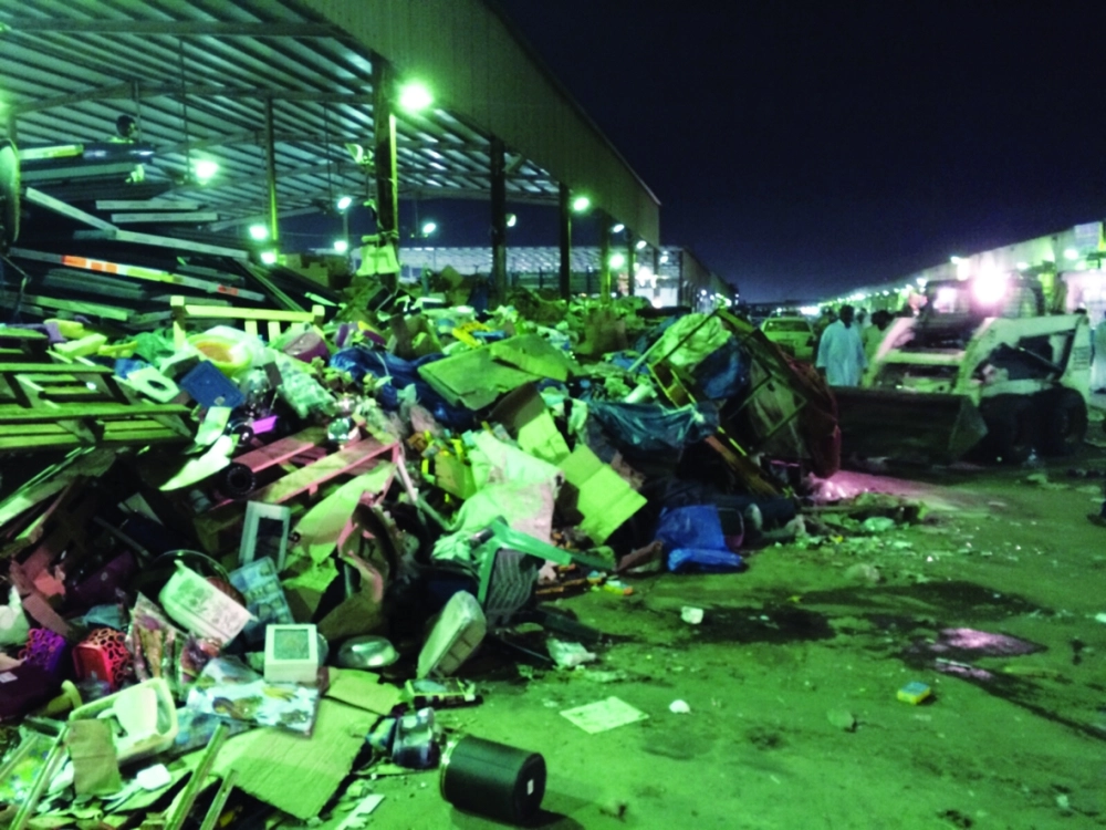 مخالفات مزالة بسوق الصواريخ في وقت سابق         (مكة)