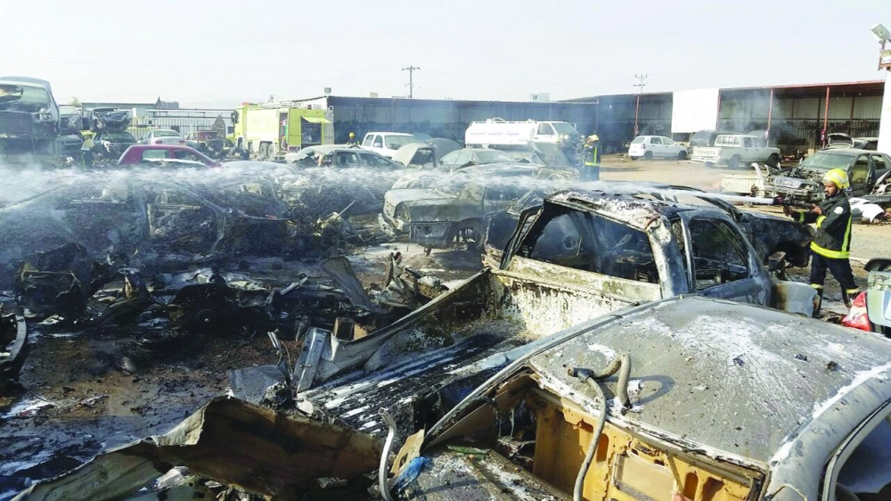 آثار المقذوفات الحوثية بصناعية نجران أمس     (مكة)