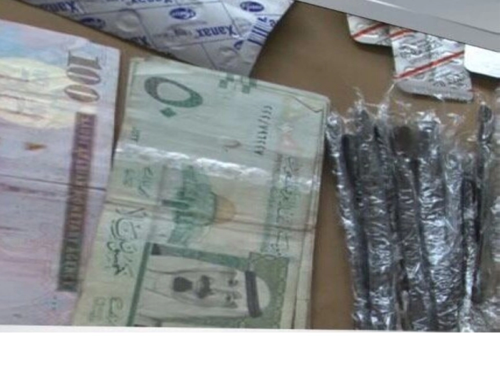 مادة الحشيش المخدر ومبالغ مالية من ضمن المضبوطات  (مكة)