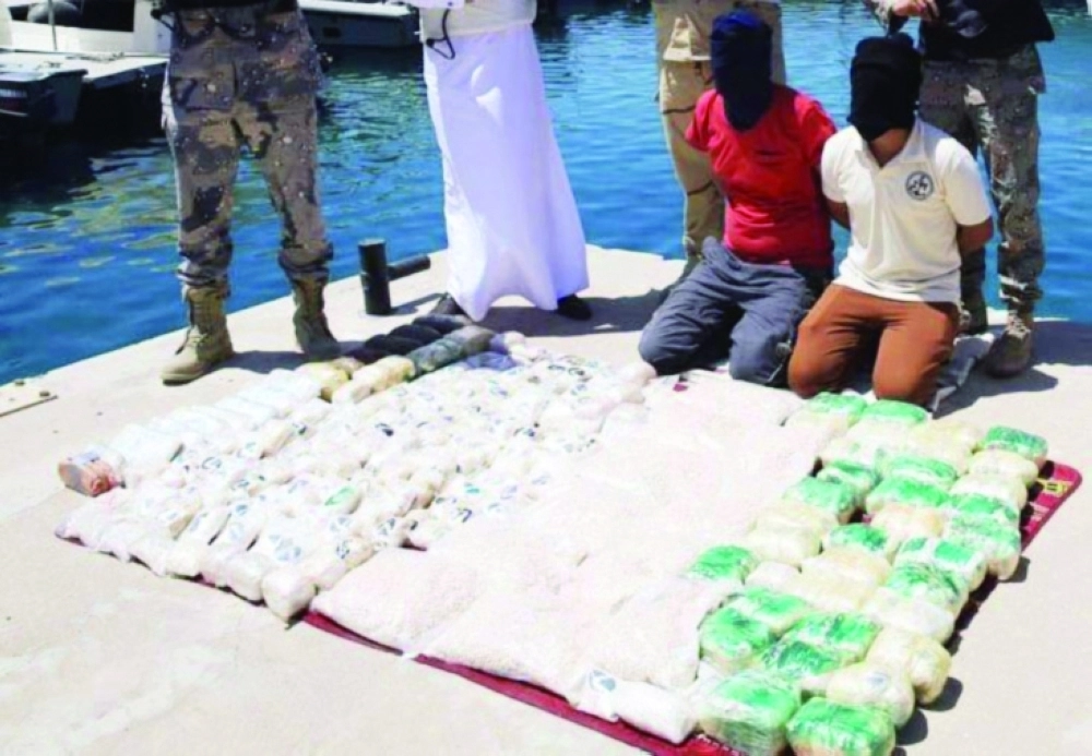 مهربان في قبضة رجال الأمن مع المضبوطات                         (واس)