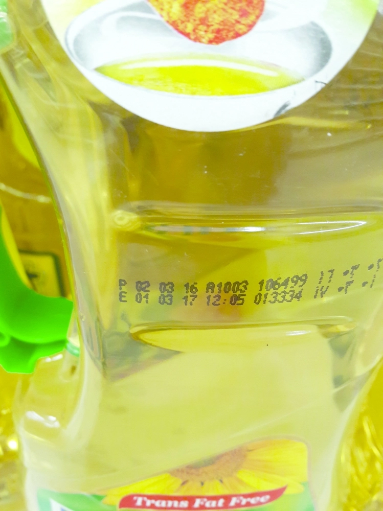 من الزيوت المخالفة المنتجة بعد التعميم                                   (مكة) 