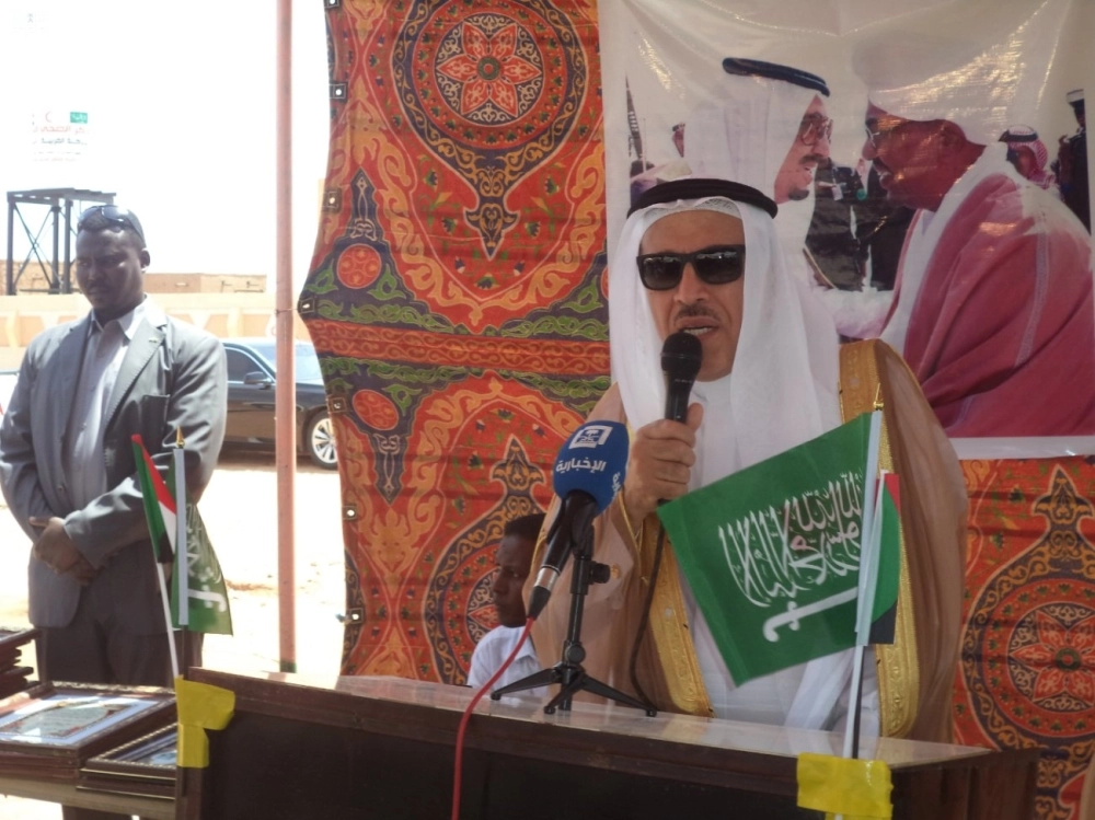 فيصل معلا متحدثا للحضور  (واس)