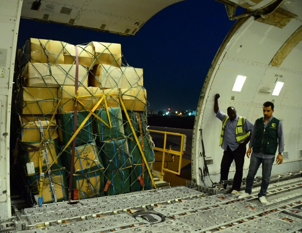 المساعدات لدى وصولها للخرطوم   (واس) 