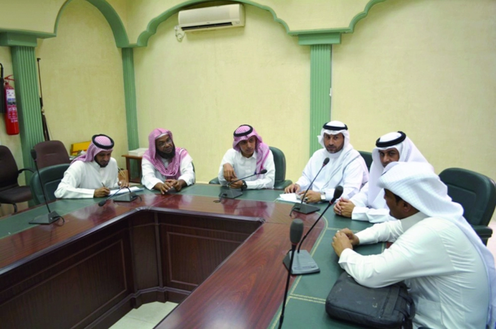 إحدى المقابلات لمرشحي الوظائف التعليمية                                      (مكة) 