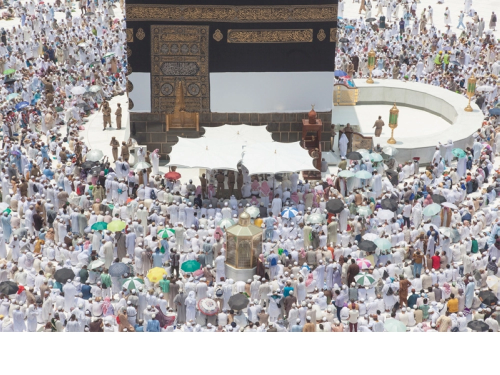    صلاة الجمعة في الحرم المكي أمس (مكة)
