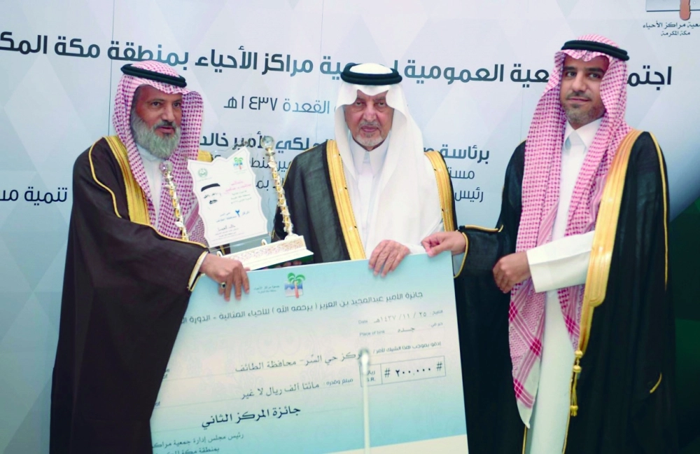 خالد الفيصل خلال تكريم الفائزين 