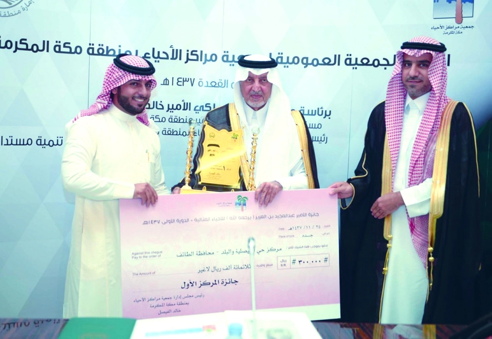 خالد الفيصل خلال تكريم الفائزين 