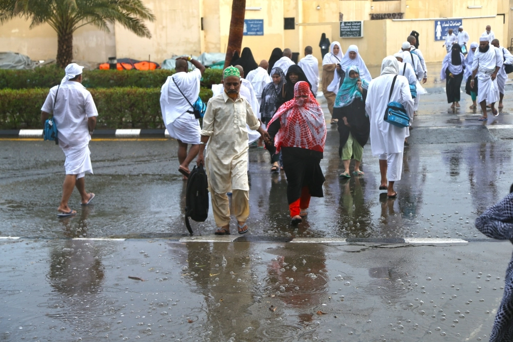  الأمطار تغسل الحجاج (أحمد جابر) (1)