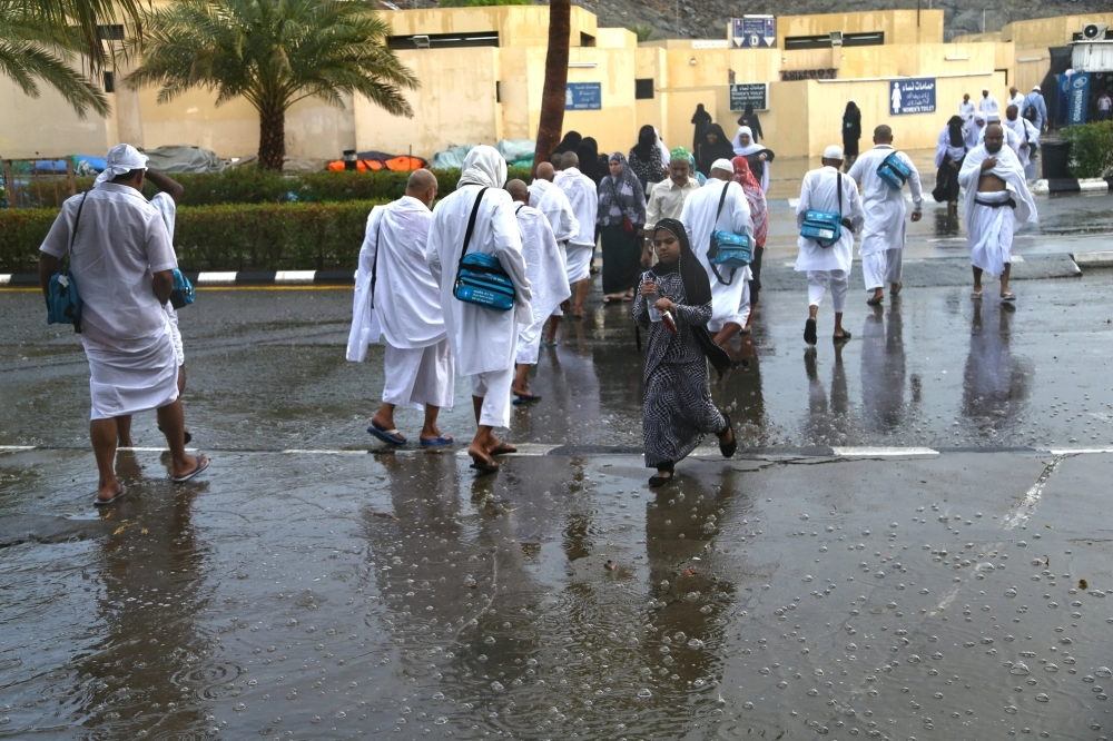  الأمطار تغسل الحجاج (أحمد جابر) (2)