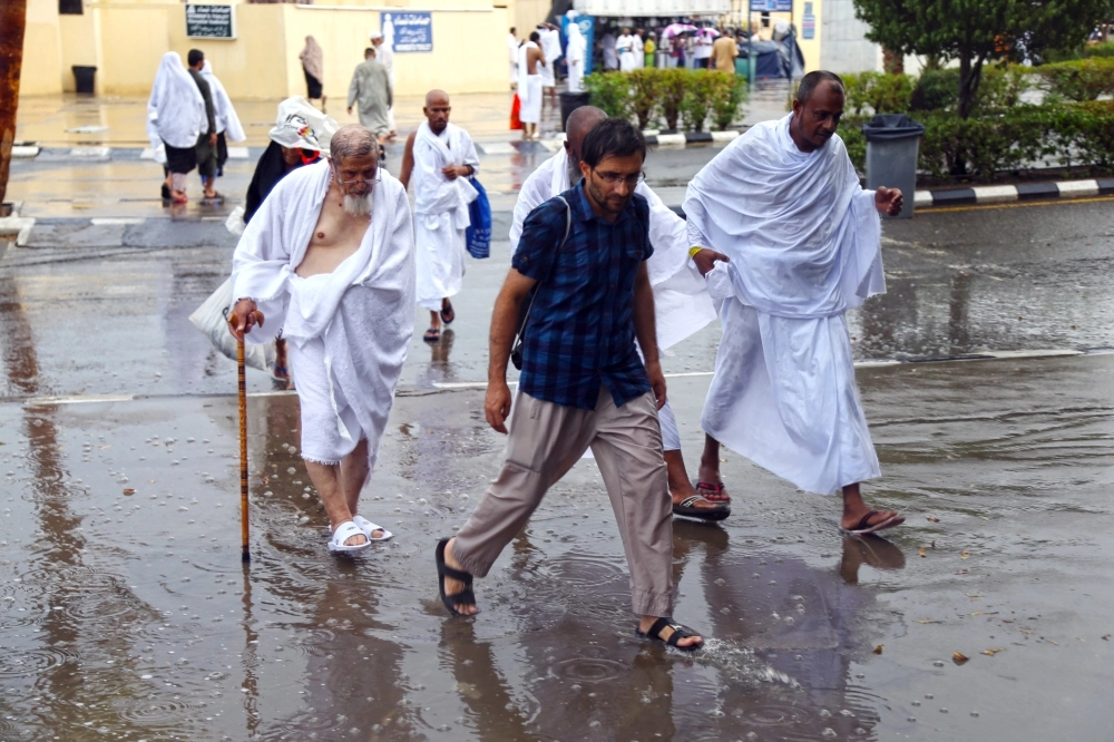  الأمطار تغسل الحجاج (أحمد جابر) (4)