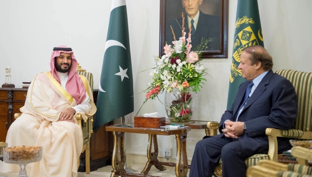 رئيس الوزراء الباكستاني مستقبلا ولي ولي العهد في إسلام أباد (واس)