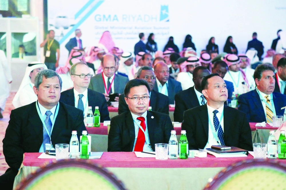 عدد من المتحدثين والحضور في المؤتمر الوزاري العالمي للطيران المدني              (زياد الرزيزاء)