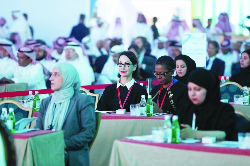 عدد من المتحدثين والحضور في المؤتمر الوزاري العالمي للطيران المدني              (زياد الرزيزاء)