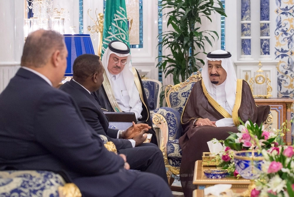 الملك سلمان بن عبدالعزيز أثناء  الاستقبال   (واس)