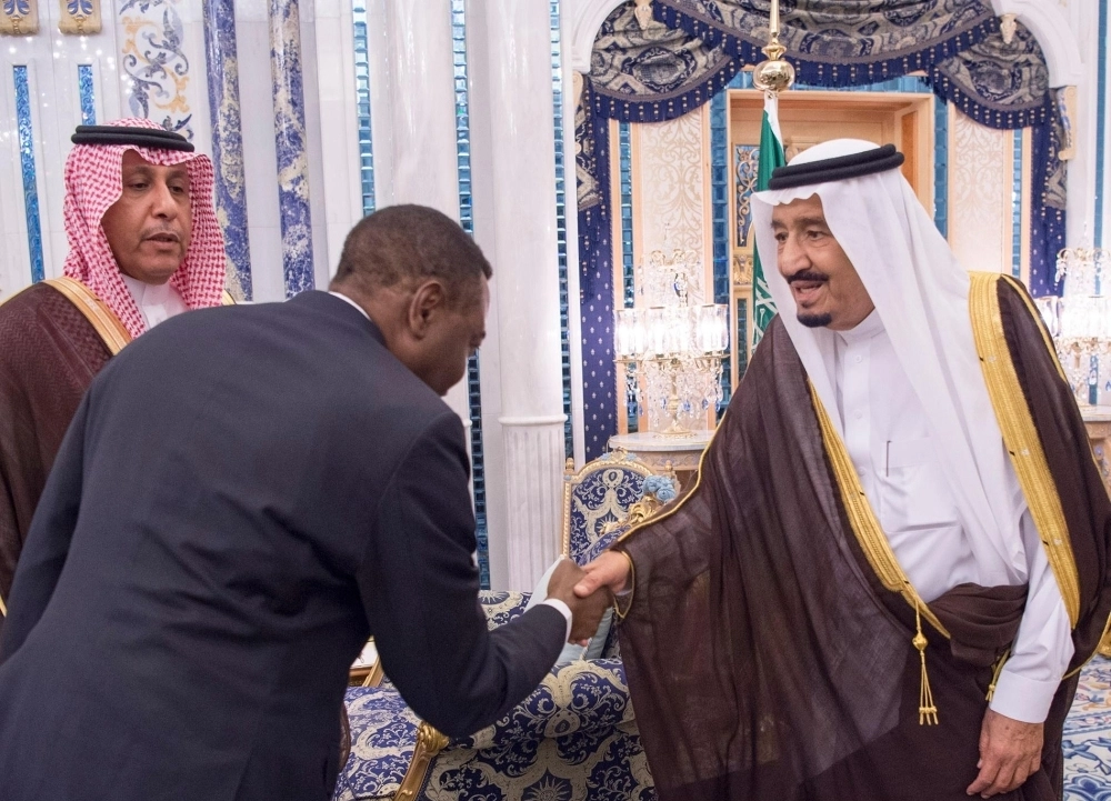 خادم الحرمين الشريفين مستقبلا أولومويا بينارد أليو (واس)