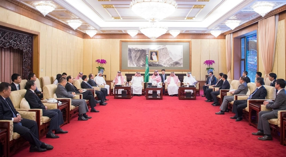 ولي ولي العهد خلال لقائه بالمسؤولين الصينيين   (واس)
