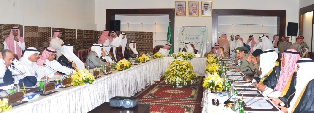 خالد الفيصل لدى ترؤسه اجتماع لجنة الحج المركزية (مكة)