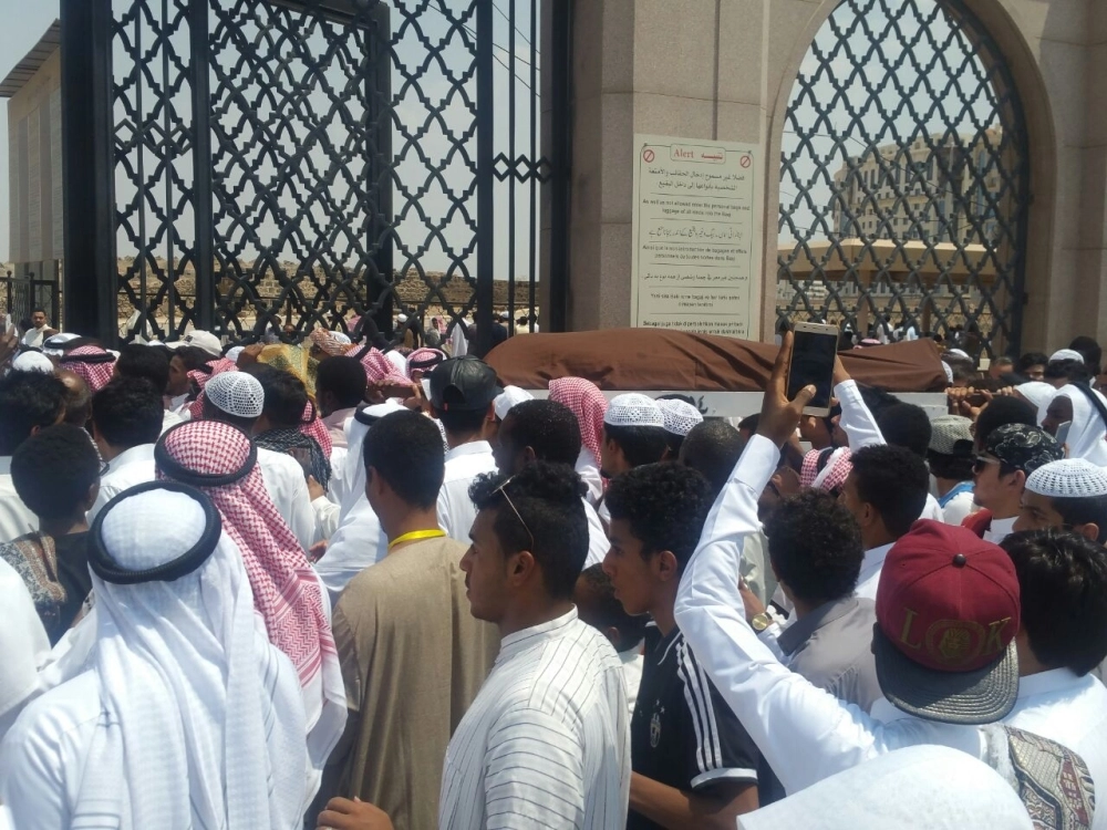  جثمان الفقيد إلى مقبرة البقيع