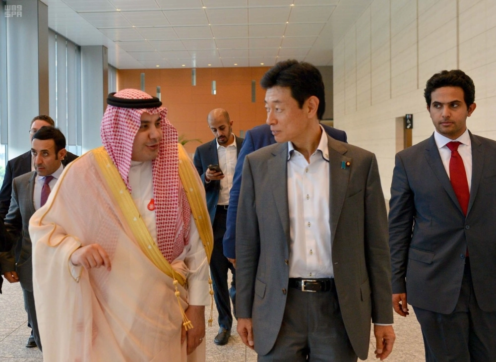 عادل الطريفي خلال لقائه بتورهيكو ماشيكو  (واس)