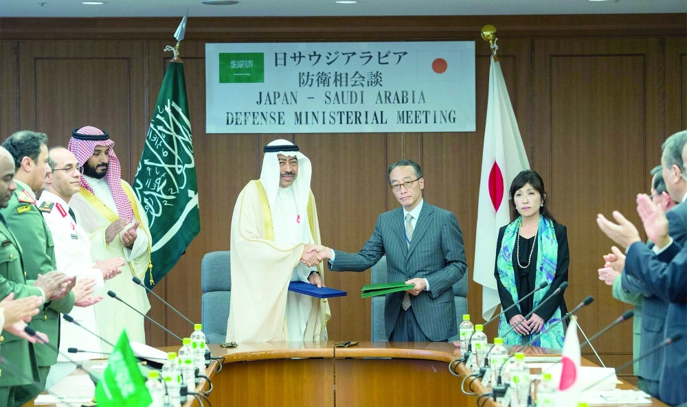 الأمير محمد بن سلمان يشهد توقيع مذكرة الدفاع (مكة)