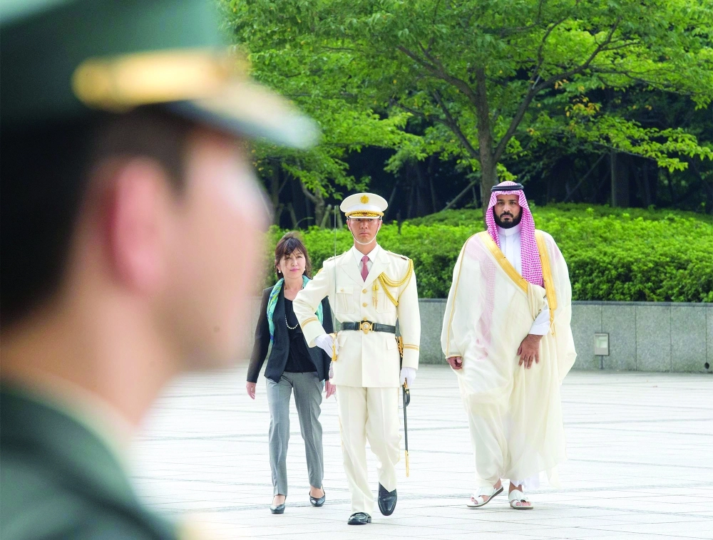 ولي ولي العهد خلال استقباله بمقر وزارة الدفاع (مكة)