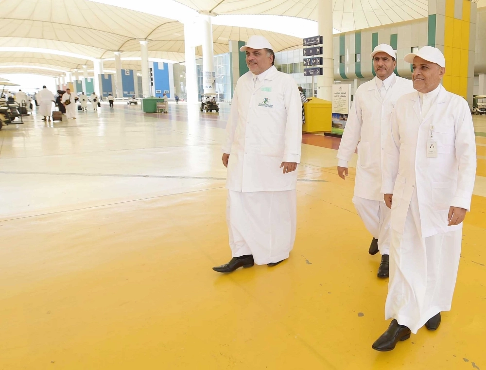 محمد المشعل يشرف على عمل مختصي الهيئة في صالات وصول الحجاج (مكة)