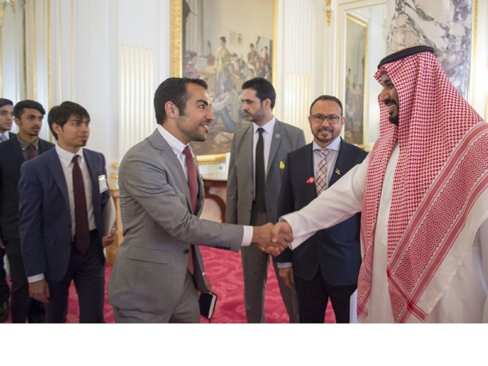 الأمير محمد بن سلمان مستقبلا الطلاب السعوديين  (بندر الجلعود)