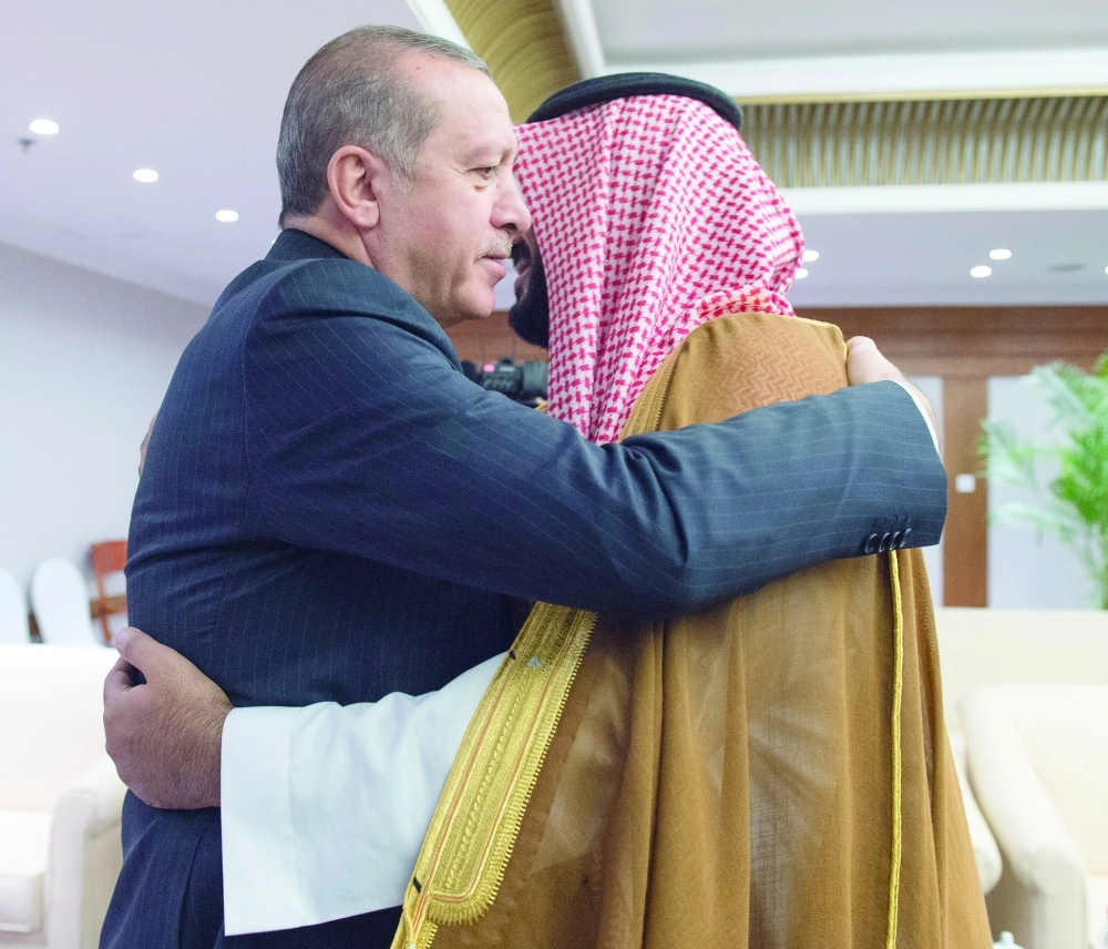 محمد بن سلمان معانقا إردوغان (بندر الجلعود)