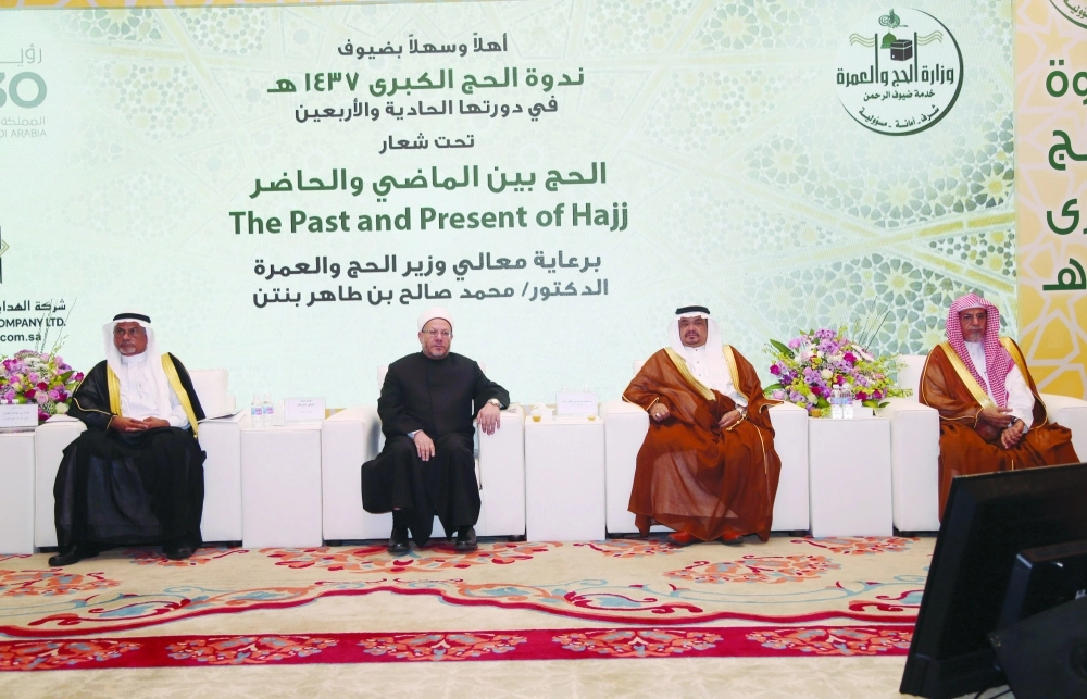 المشاركون في الندوة  (أحمد جابر )