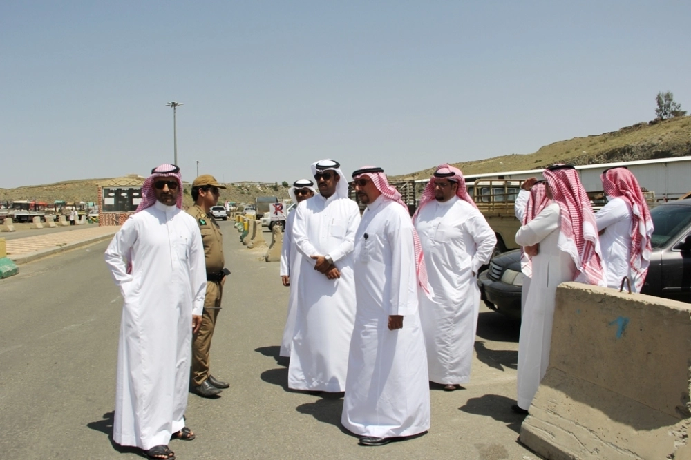 من الجولة التفقدية لأمين عسير (مكة)