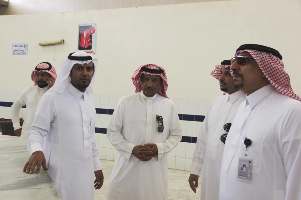 من الجولة التفقدية لأمين عسير (مكة)