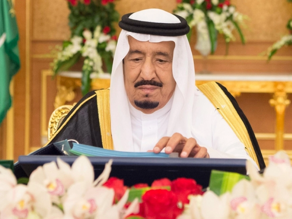 الملك سلمان مترأسا الجلسة في قصر السلام بجدة (واس)