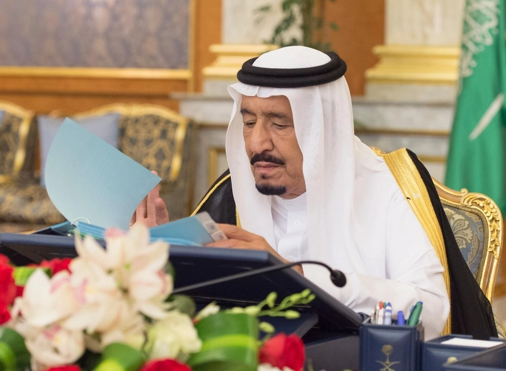 الملك سلمان مترأسا الجلسة في قصر السلام بجدة (واس)