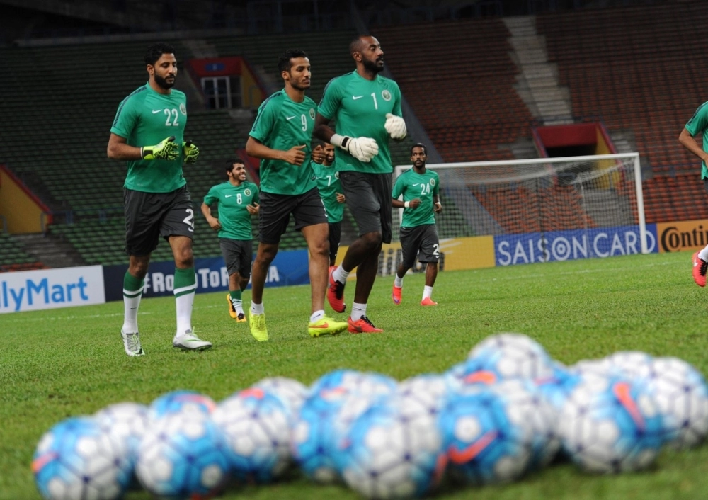 تدريبات المنتخب أمس في ملعب شاه