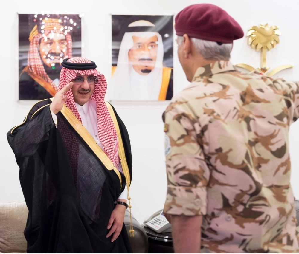 الأمير محمد بن نايف خلال استقباله قادة القطاعات الأمنية وقيادات أمن الحج  (واس)