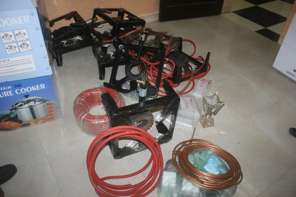 معدات صناعة العرق المسكر في الموقع (مكة)