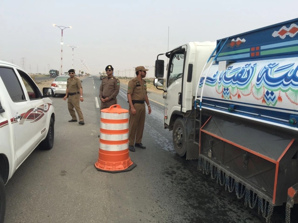 إجراءات رجال الأمن في نقطة الشقيق  (مكة)
