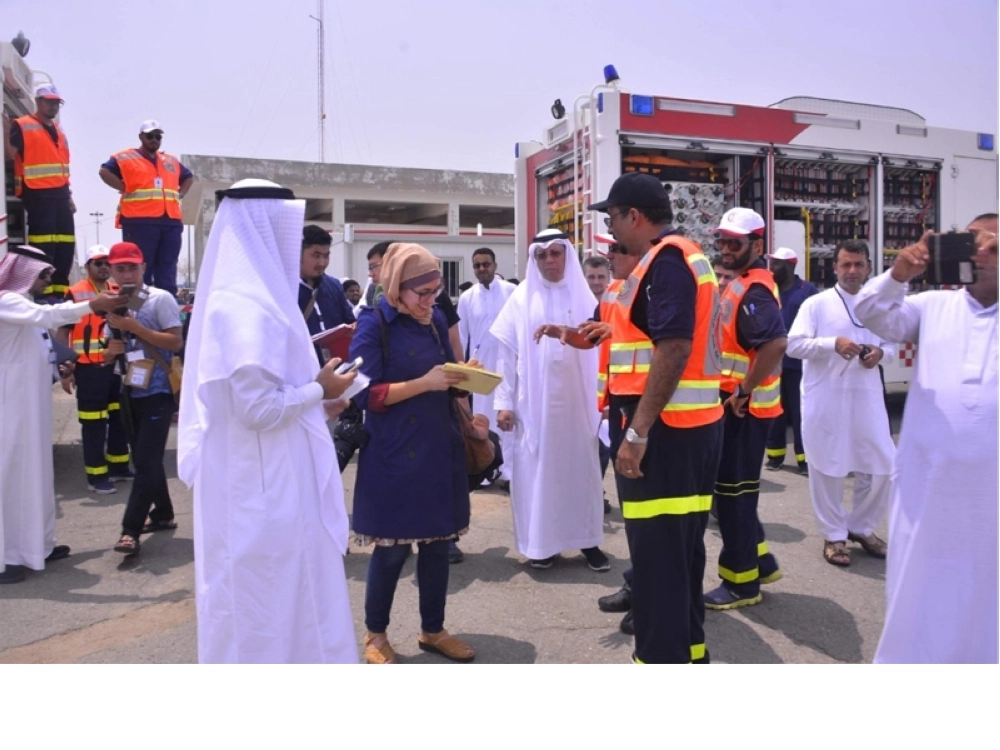 إعلامية أجنبية خلال الاستعراض   (واس)